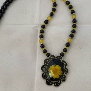 ✔️✔️Black/Yellow Floral Necklace